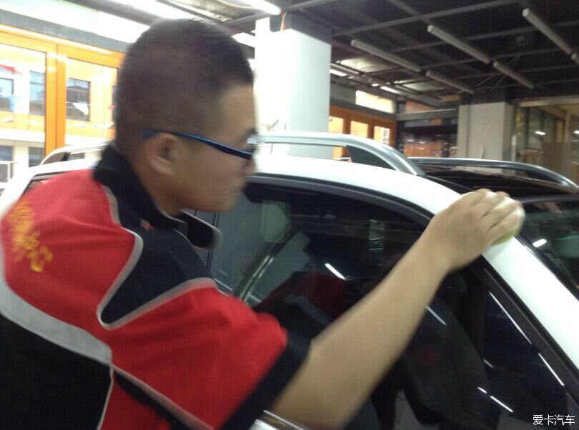 東營美佳汽車服務(wù)中心 專業(yè)漆面護(hù)理，煥新奔馳GLK300的奪目光彩